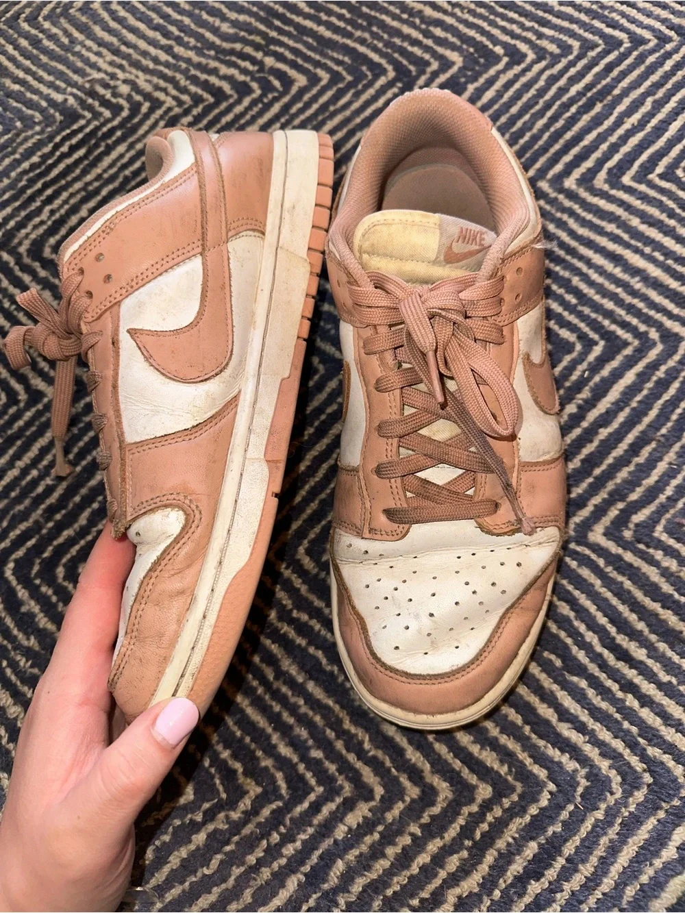 Nike Tan & White Low-Top Sneakers